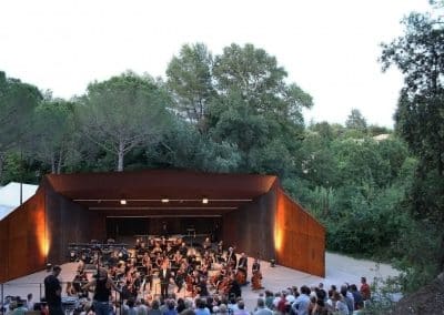 Saint-Esteve-Janson : Protection du théâtre de verdure et des festivités